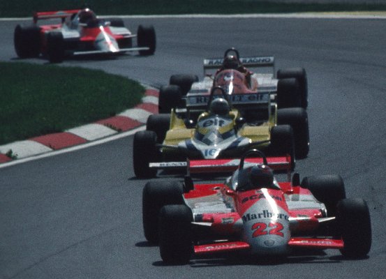 Mario Andretti (22, Alfa Romeo 179C), Rene Arnoux (16, Renault elf RE20), Siegfried Stohr (30, Arrows A3), John Watson (7, Mc Laren) 