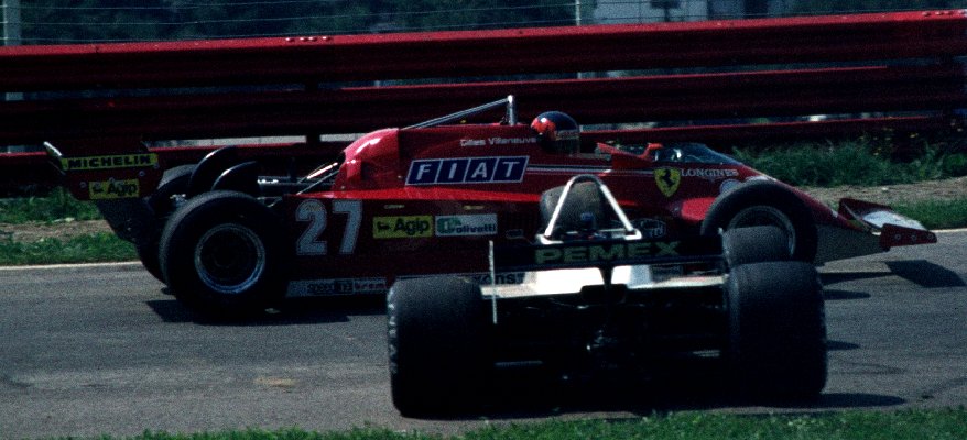 Gilles Villeneuve (27, Ferrari 126/C), Brabham BT49 (von Nelson Piquet) 