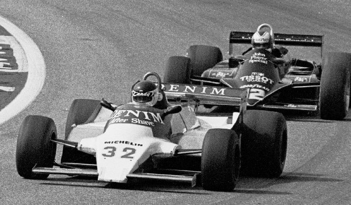 Jean-Pierre Jarier (32, Osella FA1), Nigel Mansell (12, Lotus)
