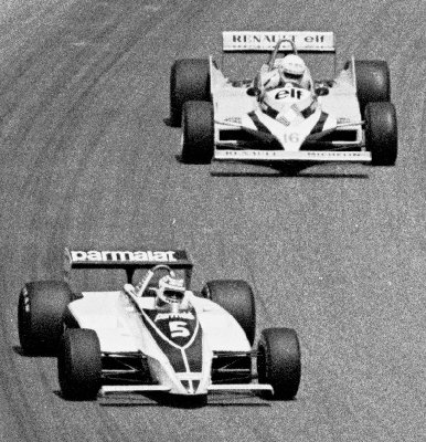 Nelson Piquet (5, Brabham BT49), Rene Arnoux (16, Renault elf RE20)