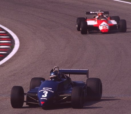 Michele Alboreto (3, Tyrrell 011), Bruno Giacomelli (23, Alfa Romeo 182)