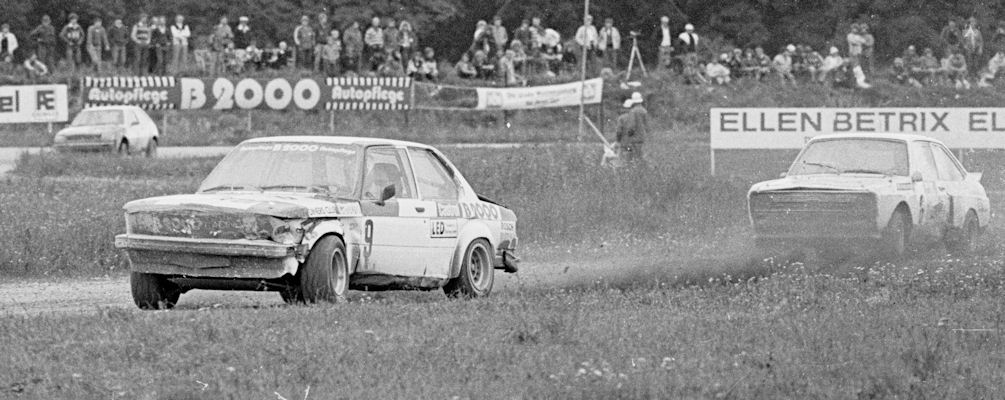 Manfred Kubik (9, BMW 320), Henk Breederland (6, Ford Escort)