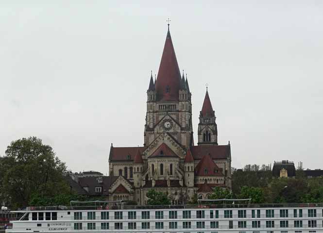 Kirche am Mexikoplatz