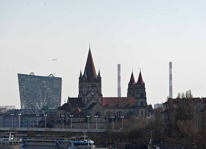 Kirche am Mexikoplatz