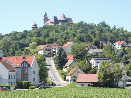 Foto vom 8.Juni 2014 - Leobendorf mit Burg Kreuzenstein