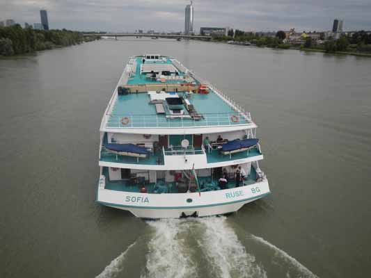 Foto vom 10.Juli 2014 - Schiff auf der Donau