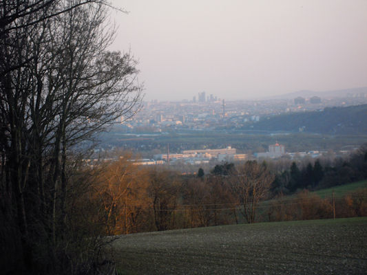 Foto vom 8. April 2010 - Blick von der Eichendorff Höhe auf Wien