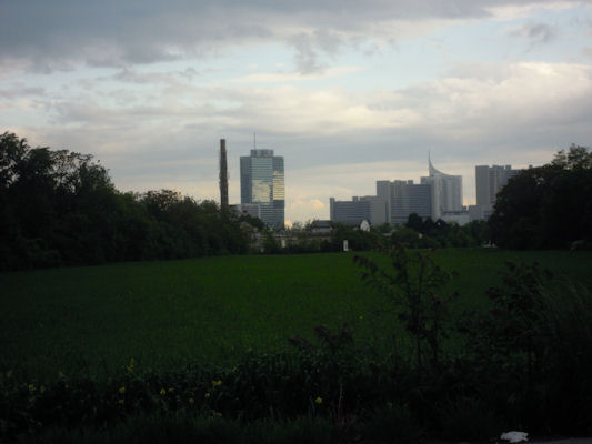 Foto vom 12. Mai 2010 - Blick von der Leopoldauer Straße in Richtung UNO-City