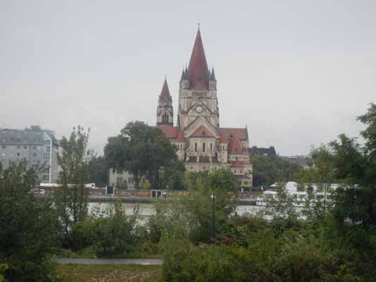 Foto vom 10. August 2016 - Kirche am Mexiko Platz