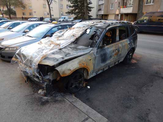 Foto vom 9. November 2016 - Ausgebranntes Auto