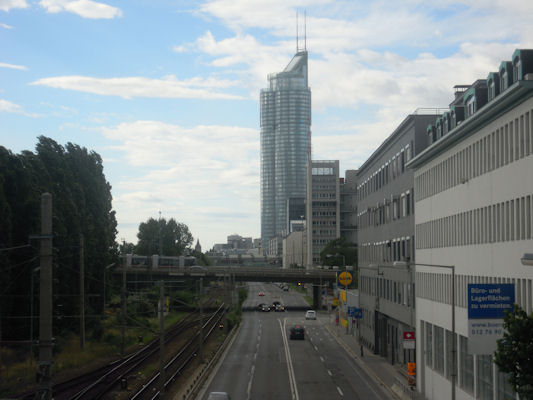 Foto vom 24. Juli 2010 - Handelskai mit Milleniumtower