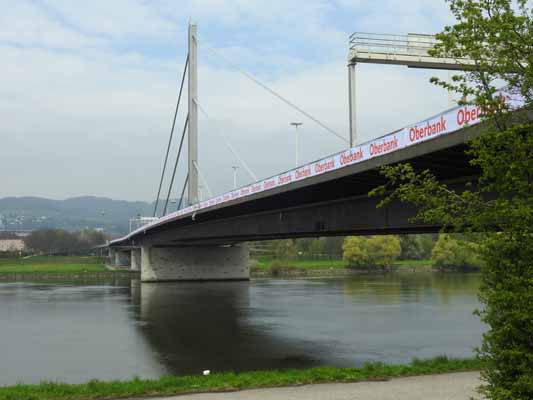 Foto vom 8. April 2017 - Linz - Voest Brücke