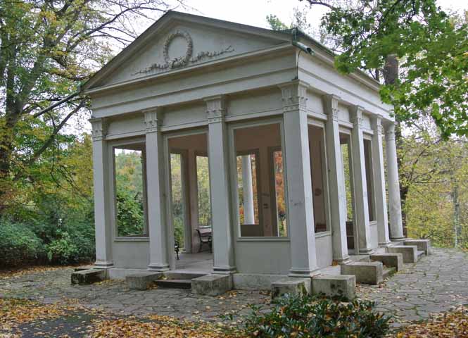 Im Pötzleinsdorfer Schloßpark