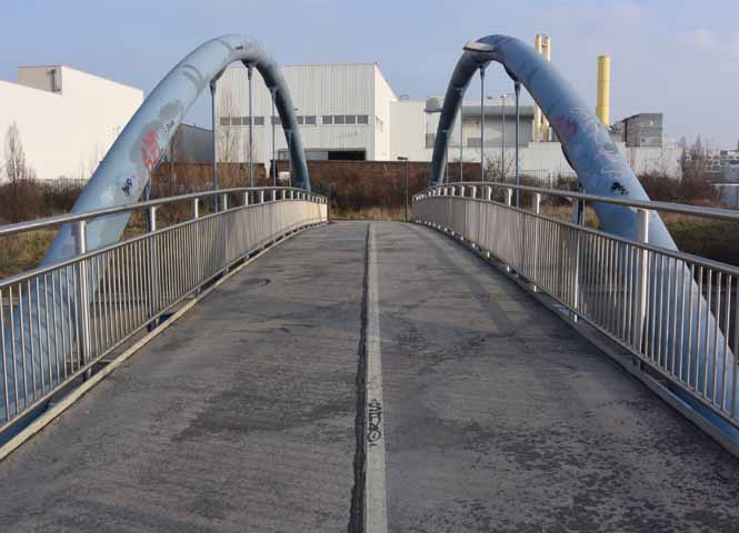 Brücke über die A22