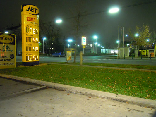 Foto vom 8. November 2010 - Tankstelle in der Leopoldauer Straße
