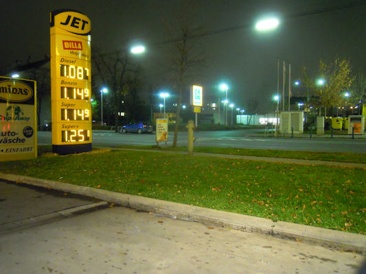Foto vom 8. November 2010 - Tankstelle in der Leopoldauer Strae
