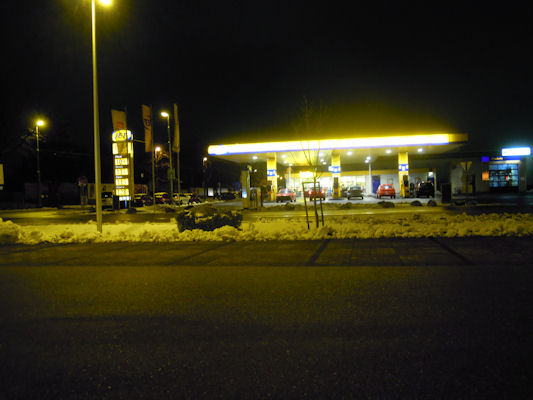 Foto vom 29. November 2010 - Tankstelle in der Donaufelder Straße