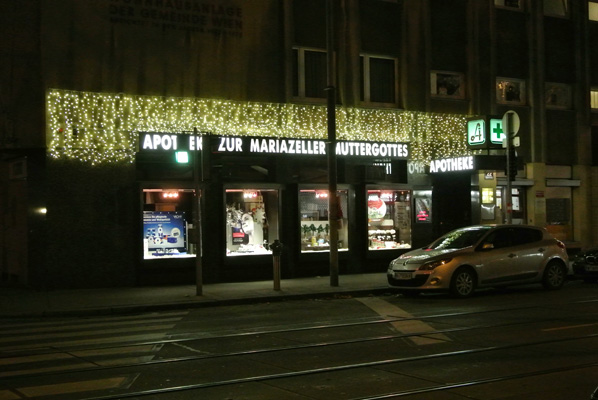 Foto vom 9. Dezember 2011 - Apotheke in der Donaufelder Straße