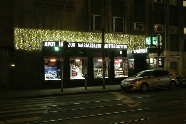Foto vom 9. Dezember 2011 - Apotheke in der Donaufelder Strae