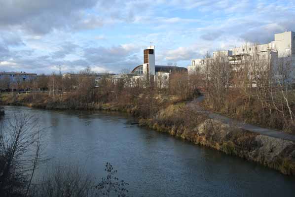 Foto vom 24. Dezember 2011 - Marchfeldkanal und Kirche Cyrill und Method